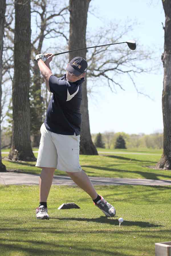 K-EV-W boys?Äô golf team battles at Albion Ridges