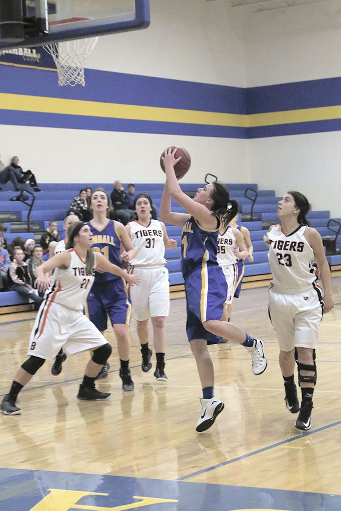 Lady Cubs?Äô basketball team loses on the road