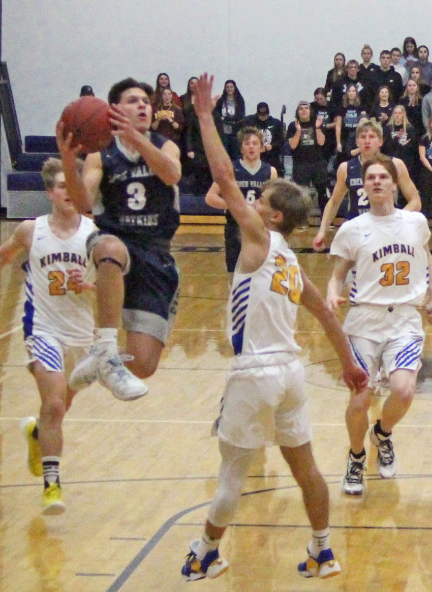 Eagles’ boys encounter tough week on the hardcourt