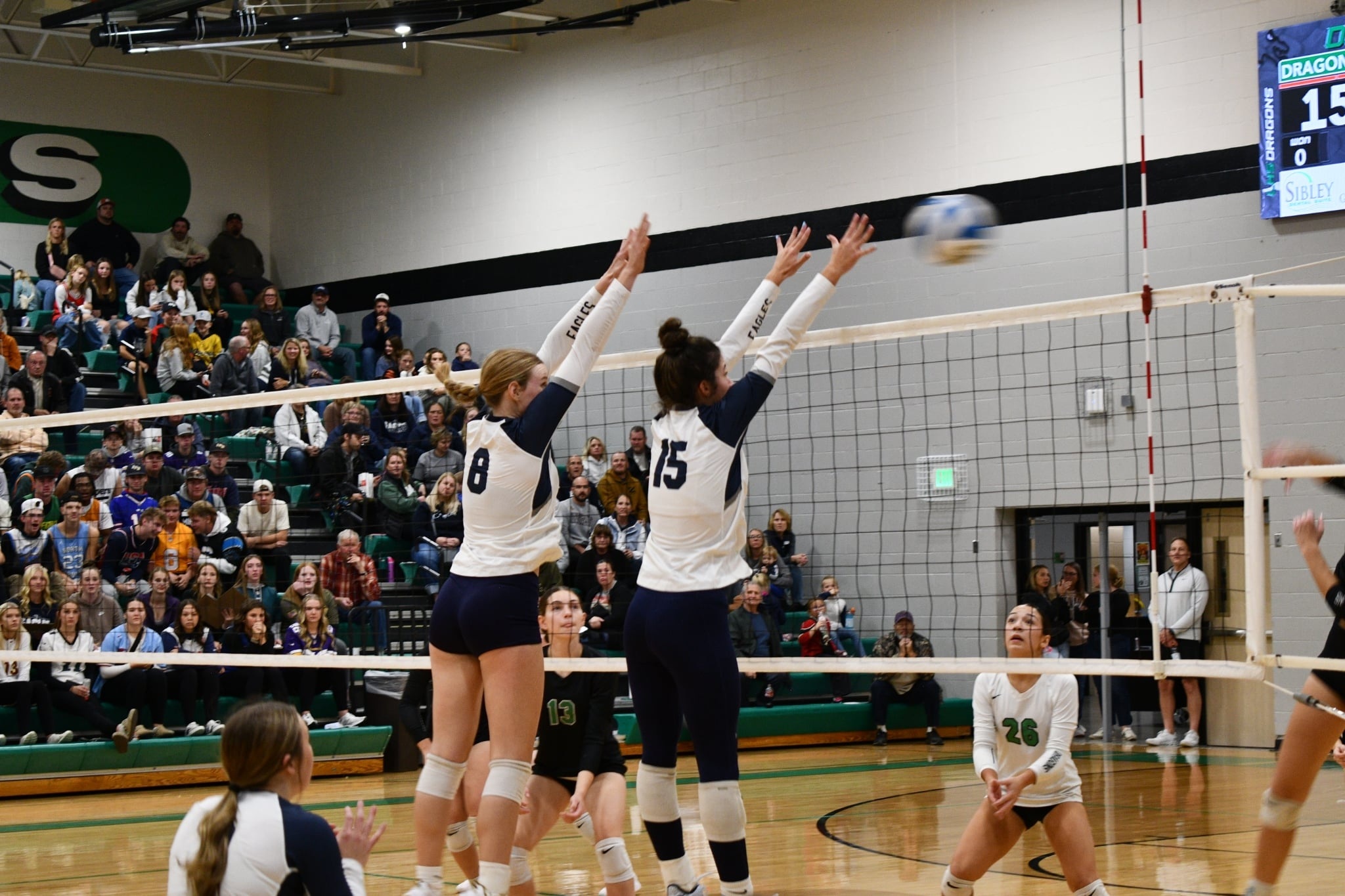 Eagles battle way to playoff-opening road sweep