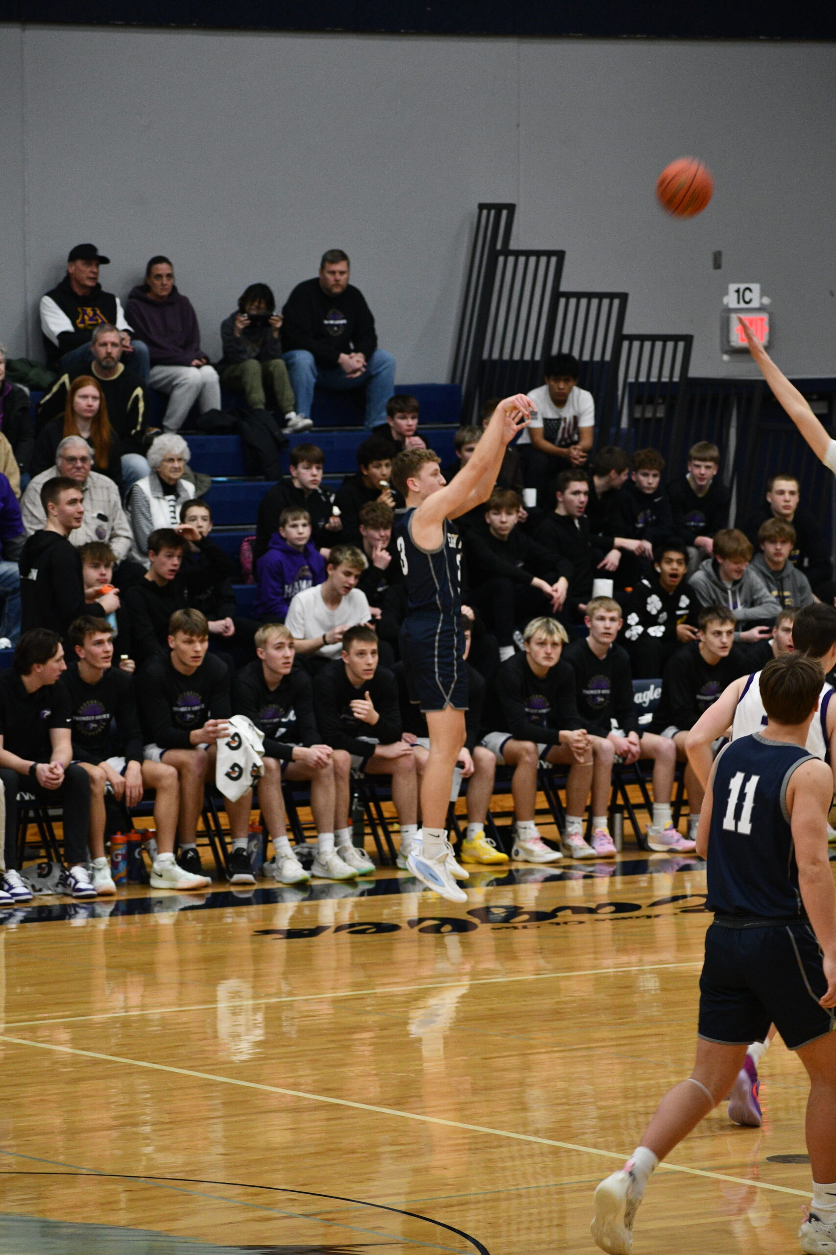 Eagles fall to Jaguars, rally back for win over Falcons