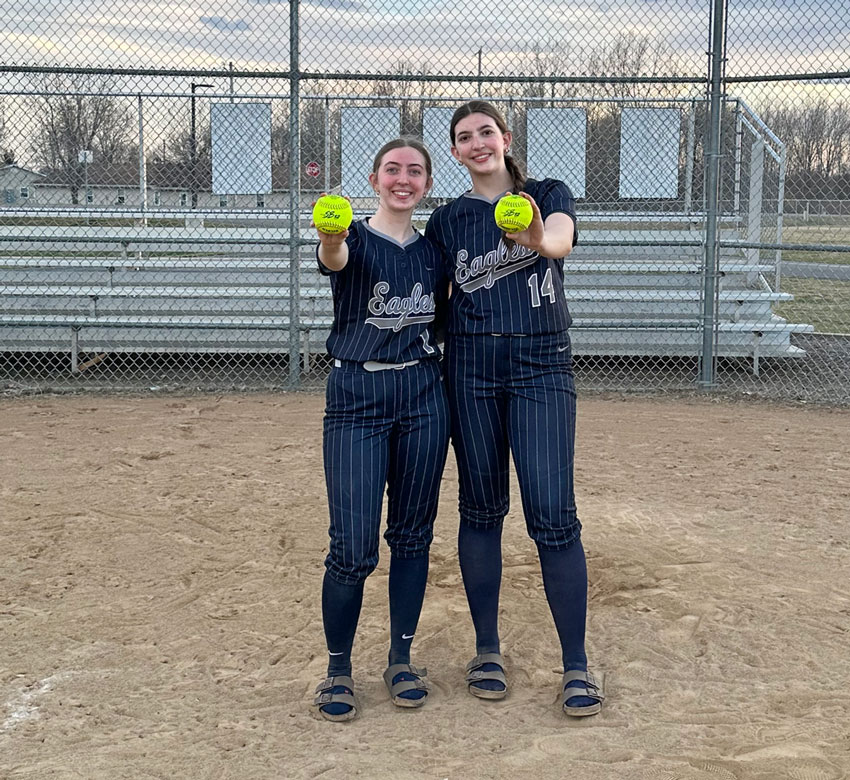 Eagles Softball falls in walk-off fashion,sisters each hit home run in doubleheader sweep